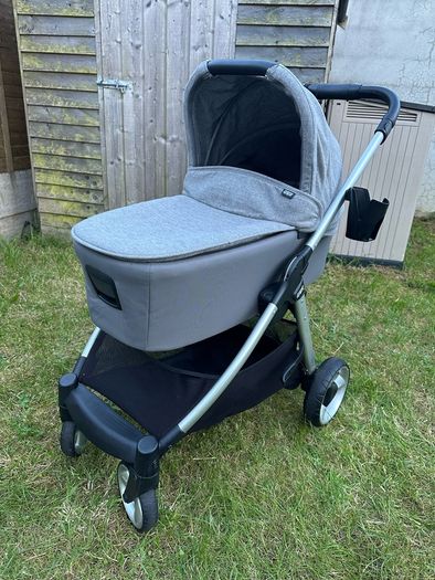 Mamas and Papas pram + Cybex seat and isofix bundle