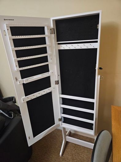 mirror with jewellery storage