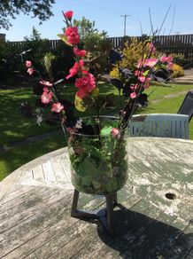 vase/ flowers