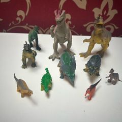 Dinosaur play figures