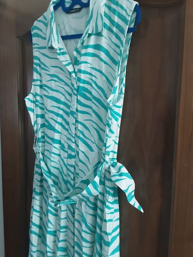 ladies buttoned belted dress