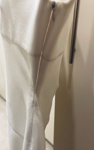 Diane Von Furstenberg flattering white dress size 8