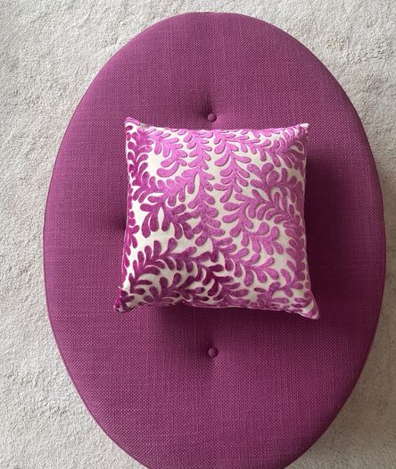 4 Laura Ashley Berry cushions & matching shade EUC