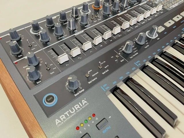 Arturia Minibrute 2