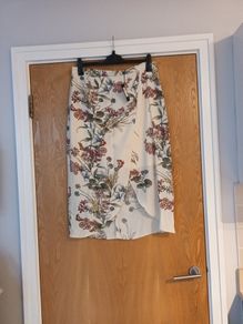 River Island Cream Wrap  Style  Skirt. S.16    B.N.W.T.