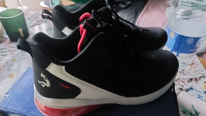 Boys trainers