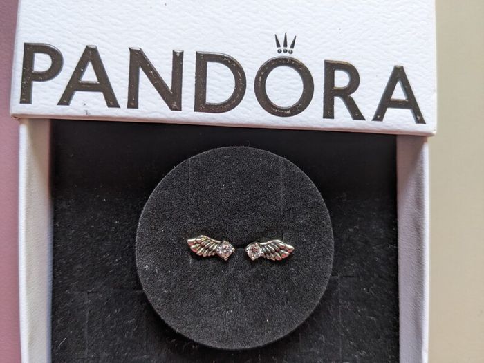 Pandora angel wings stud