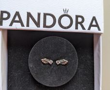 Pandora angel wings stud