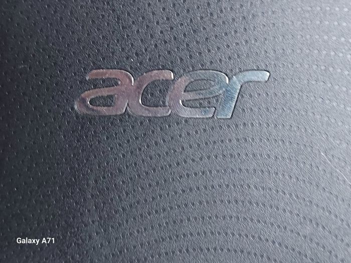 Acer Aspire ES 15, AMD Dual-Core Processor E1-7010, 1.5GHz, 4GB Ram, 1 Terrabyte HDD, Windows 10, Microsoft Edge, Chrome and VLC