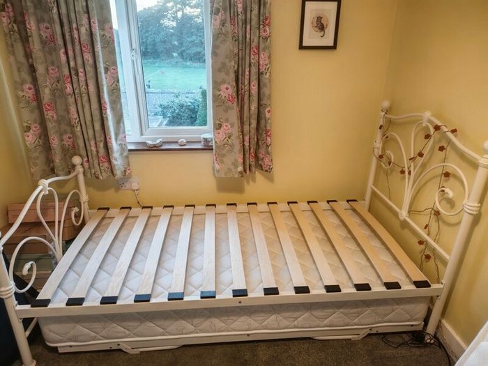Single bed with pullout bed underneath