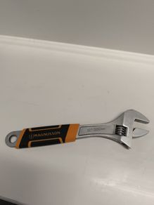 Adjustable spanner