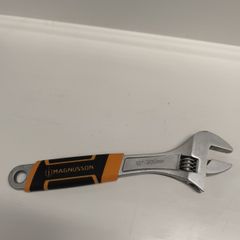 Adjustable spanner