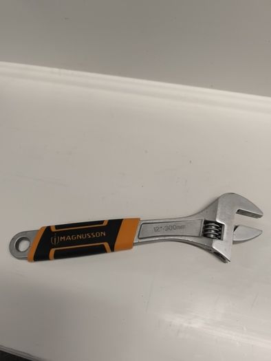 Adjustable spanner