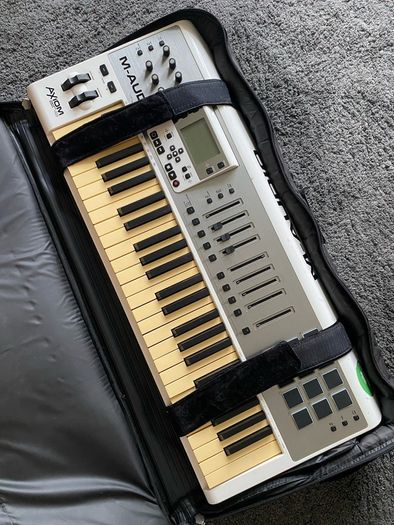 M-Audio Controller + Warwick Gig Bag + X Stand