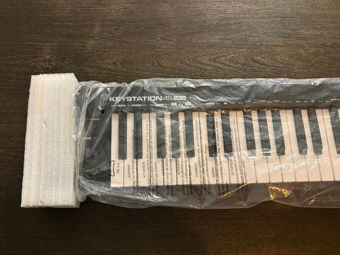 Never used M-Audio Keystation 49 MIDI Keyboard with Sustain Pedal