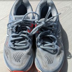 Asics GT-2000 running shoes trainers Ladies or kids Size 3 UK. EUR 35.5. US 5.