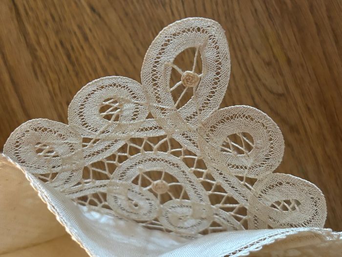 Vintage Lace Bread Roll Holder
