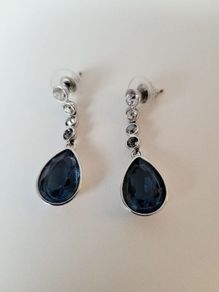 Swaroviski pair of earrings