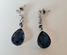 Swaroviski pair of earrings
