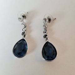 Swaroviski pair of earrings