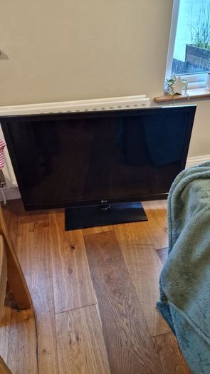 42" LG tv for sale
