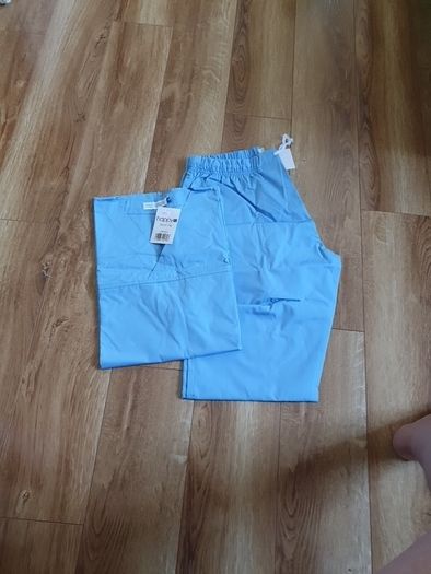 healthcare scrubs / uniforms