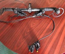 Flat bar with Shimano hydraulic brakes and shifters