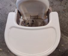 Summer Infant - baby Feeding Chair, removable table and foldable legs