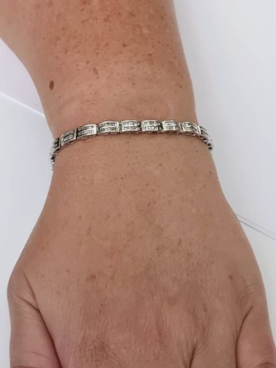Brand New 10ct White Gold Diamond Tennis Bracelet
