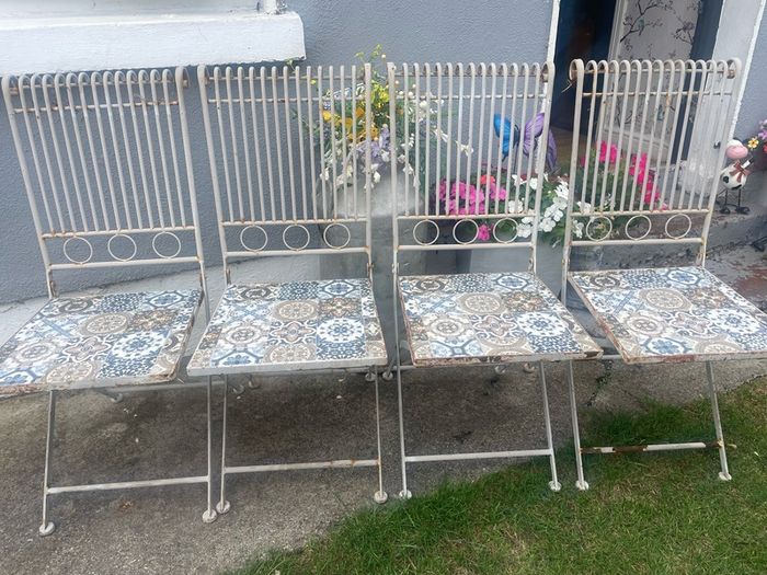 beautiful garden chairs