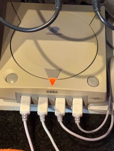 Sega Dreamcast Console Bundle with 2 Games and Controller