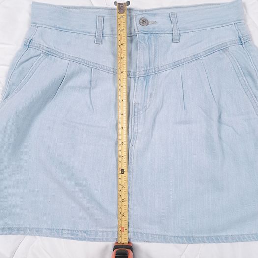 Levi's Light Wash Blue Denim Pleated Featherweight Mini Skirt 12UK/40EU