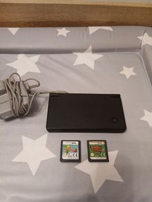nintendo dsi black + 2 great games