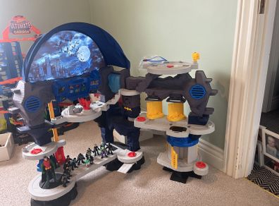 Fisher-Price Imaginext DC Super Friends Super Surround Batcave Playset  plus 13 mini figures