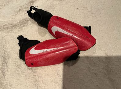 Nike shin pads