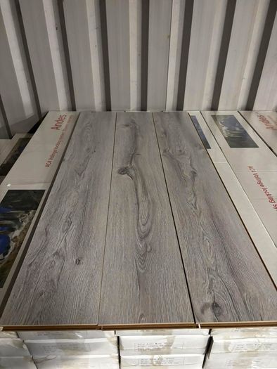 New flooring 8mm laminated ac4 on sale