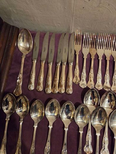 Newbridge Silverware 31 Piece Kings Pattern Set