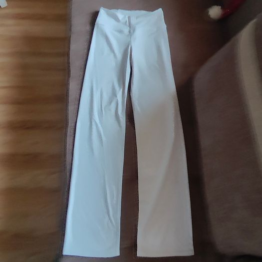 White, Viral Flare Leggings & Hidden Phone Pocket  , size 10