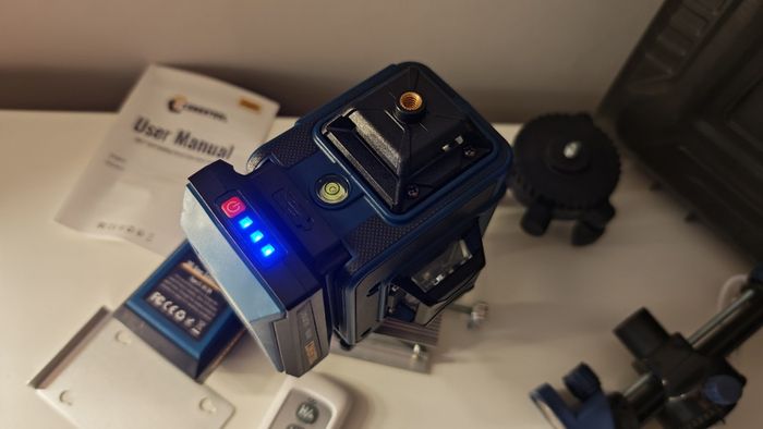 360 x 4D 16 Line Green Laser Level with case, 2x Battery, mini tripod.