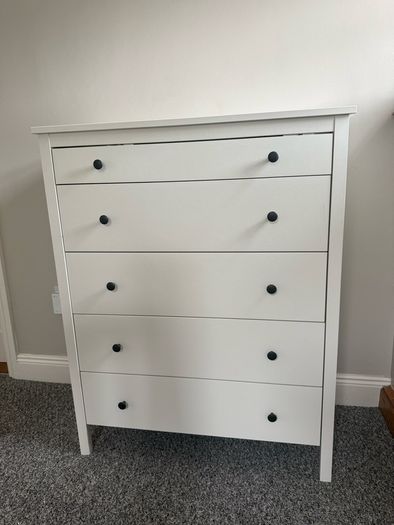 chest of drawers