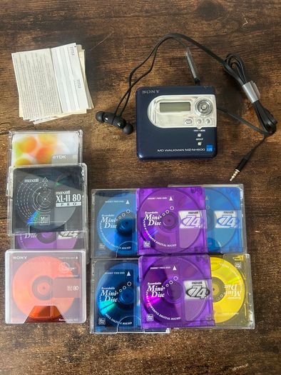 Sony MiniDisk player with MD disks