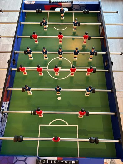 Fussball Table +  6 balls