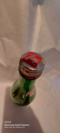 7up bottle with cap,used condition,nice advertising, price includes post to anywhere in Ireland thank you,see pictures,