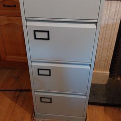 Filing cabinet with keys never used