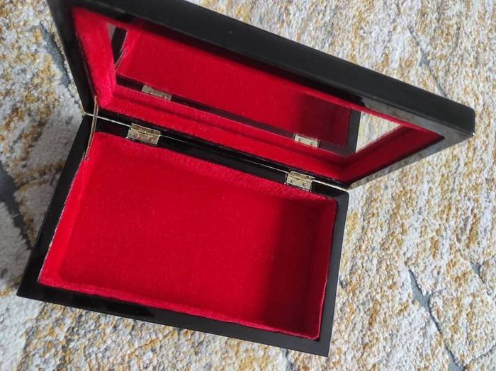 jewellery box with mirror