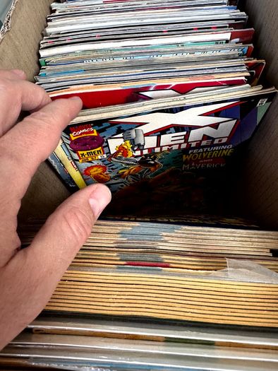 Marvel & DC Long Comic Box w 300 comics for Sale