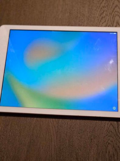 Apple ipad 6th Gen 32gb rose gold