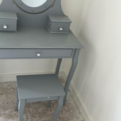 Vanity table
