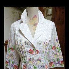Beautiful Forewear embroidered, fully lined Jacket.