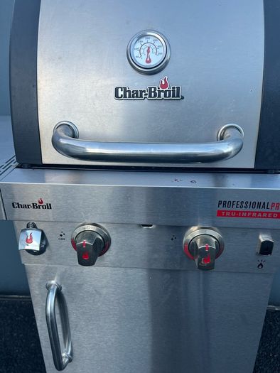 Char-Broil Professional PRO 2-Burner Gas BBQ (TRU-Infrared) + 11kg Calor Gas Cylinder